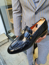 Load image into Gallery viewer, Evo Sardinelli Black Buckle Detailed Leather Shoes