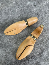 Load image into Gallery viewer, Reese Special Production Adjustable Walnut Wooden Shoe Mold