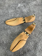 Load image into Gallery viewer, Reese Special Production Adjustable Walnut Wooden Shoe Mold