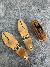 Load image into Gallery viewer, Reese Special Production Adjustable Walnut Wooden Shoe Mold