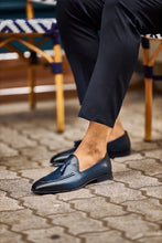 Load image into Gallery viewer, Oliver Special Designed Tasseled Detailed Navy Loafer
