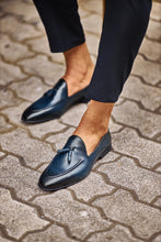 Load image into Gallery viewer, Oliver Special Designed Tasseled Detailed Navy Loafer
