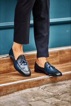 Load image into Gallery viewer, Oliver Special Designed Tasseled Detailed Navy Loafer
