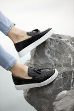 Load image into Gallery viewer, Stanley Eva Sole Tasseled Black Leather Shoes
