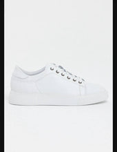 Load image into Gallery viewer, Abboud Special Design Eva Sole White / Black Sneakers
