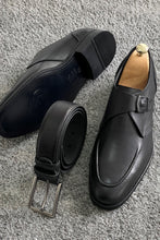 Load image into Gallery viewer, Louis Buckle Detailed Black Leather Classic Shoes
