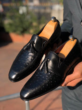 Load image into Gallery viewer, Heritage Black Tasseled Detailed Leather Shoes
