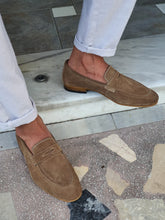Load image into Gallery viewer, Lucas Sardinelli Neolite Sole Suede Beige Loafer
