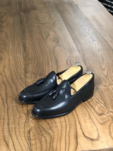 Load image into Gallery viewer, Tasseled Leather Black Loafers
