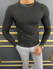 Load image into Gallery viewer, Evan Slim Fit Black Round Neck Sweater
