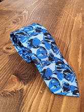 Load image into Gallery viewer, Verno Sardinelli Blue Patterned Tie &amp; Pocketsquare
