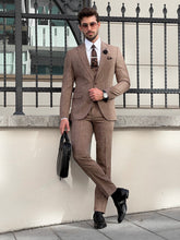 Load image into Gallery viewer, Efe Slim Fit Patterned Pointed Collared Camel Suit

