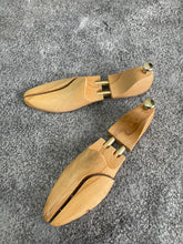 Load image into Gallery viewer, Reese Special Production Adjustable Walnut Wooden Shoe Mold
