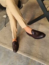 Load image into Gallery viewer, Peaky Sardinelli Tassel Detailed Brown Loafer
