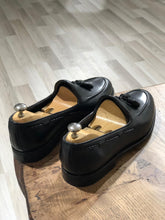 Load image into Gallery viewer, Tasseled Leather Black Loafers
