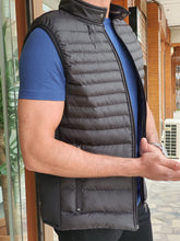 Load image into Gallery viewer, Vince Slim Fit Goose Down Printed Puffer Black Vest
