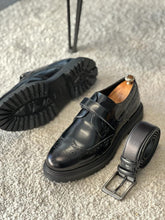 Load image into Gallery viewer, Trent Eva Sole Buckle Detailed Black Leather Shoes
